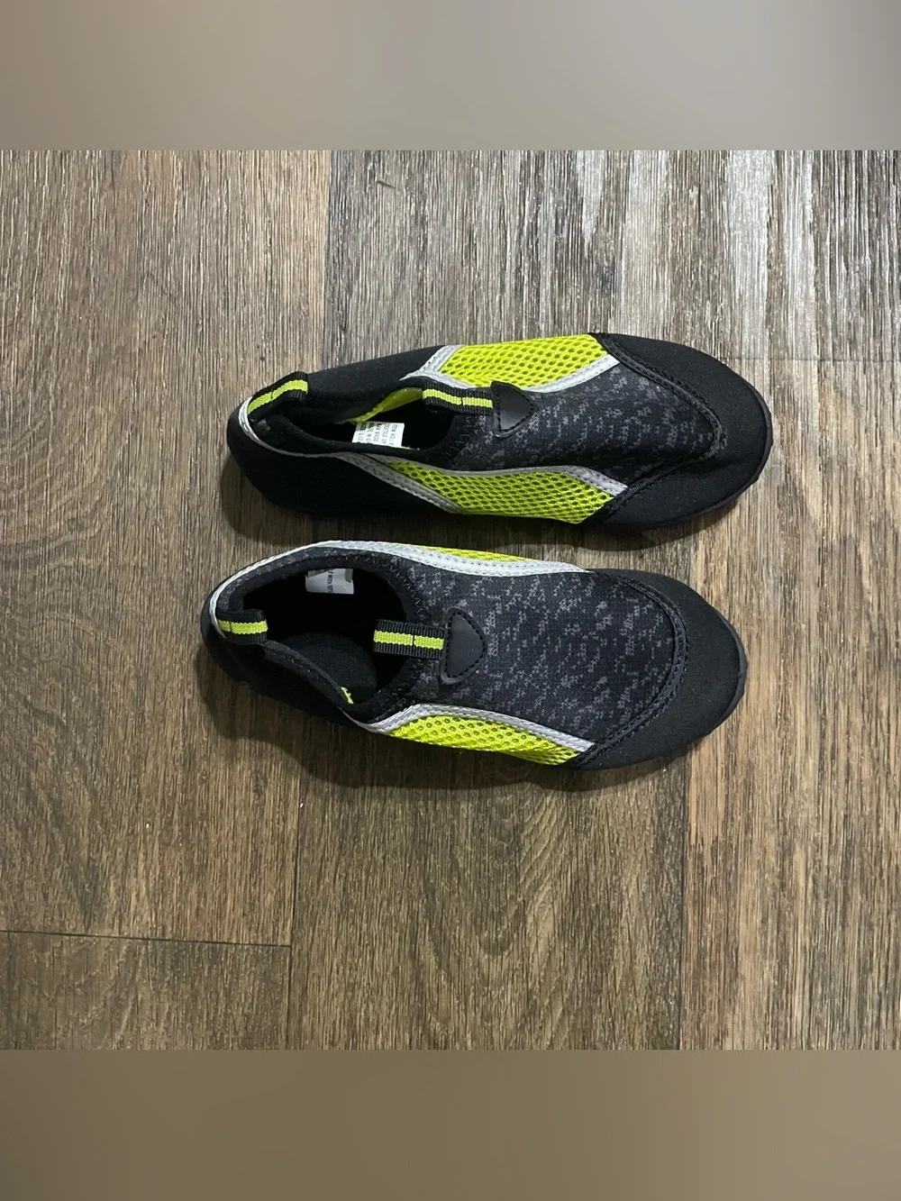 Kids Slip-On Water Shoes – Black/Neon Yellow – Size L (Fits Kids 2–3)